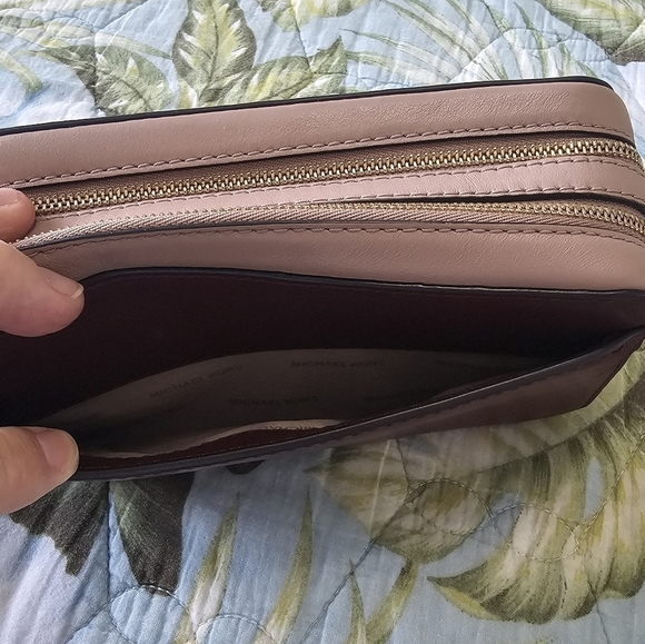 MICHAEL KORS SMALL TRI-COLOR LEATHER CAMERA BAG - Picture 11 of 15